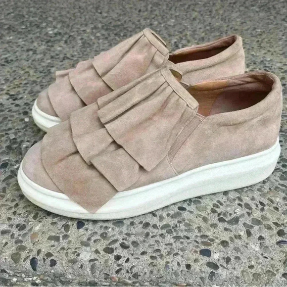 Linea Paolo Lolo Ruffle Women 10M Suede Beige Tan Sneaker Slip On Flat Platform - Picture 1 of 8